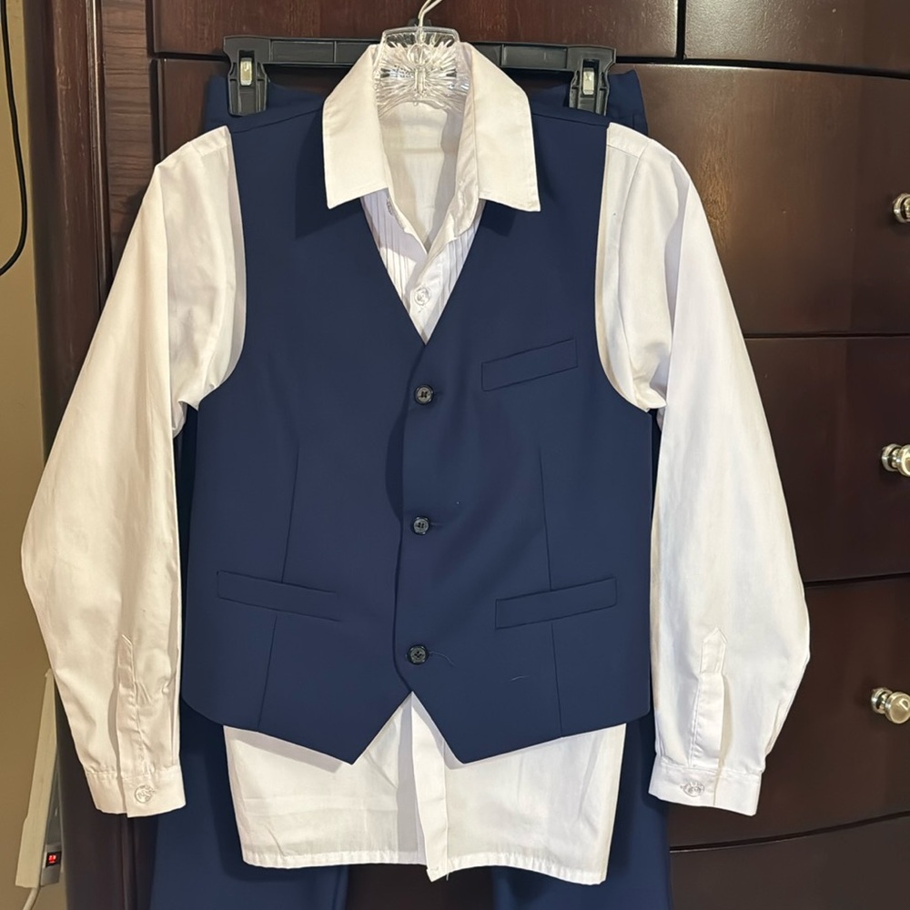 Boys 3 piece suit, size 14